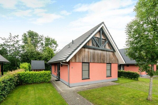 Buitenkant - Vakantiehuis in Balk bij Friese Meren in Balk (1)