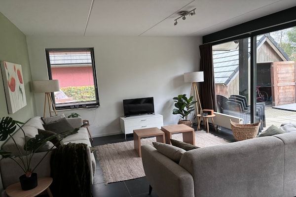 Woonkamer - Vakantiehuis in Balk bij Friese Meren in Balk (2)