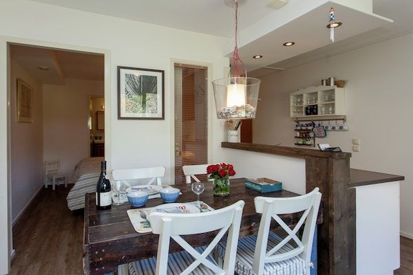 Eetkamer - Appartement in Hollum bij de Zee in Ameland (3)