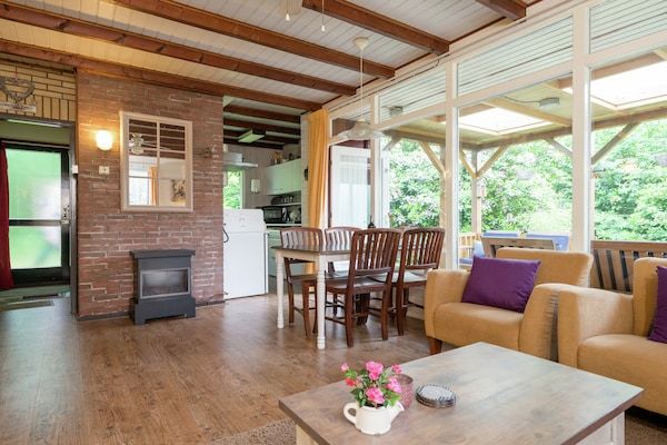 Eetkamer - Vakantiehuis in Arriën bij Beerze in Ommen (3)
