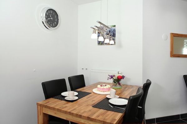 Eetkamer - Vakantiehuis in Epen met Tuin & BBQ in Epen (3)