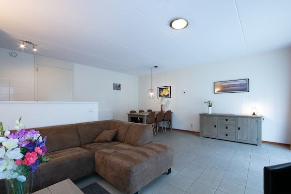 Woonkamer - Rustige open plek met kind in Hardenberg (rheezerveen) (2)