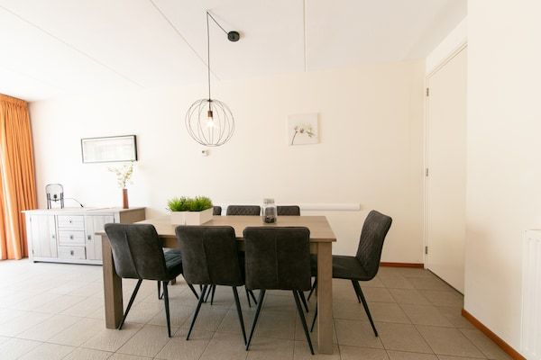 Eetkamer - Ontspannend toevluchtsoord in het bos in Hardenberg (rheezerveen) (5)