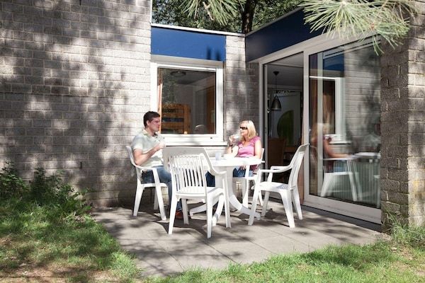 Terras - Bungalow in Nederland met Privé Sauna in Kootwijk (4)