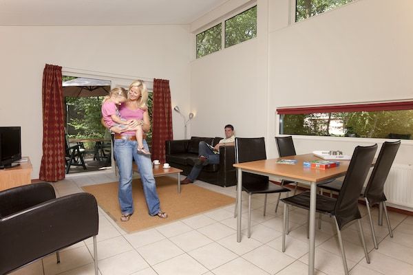 Woonkamer - Huisdiervriendelijk toevluchtsoord in Kootwijk (2)