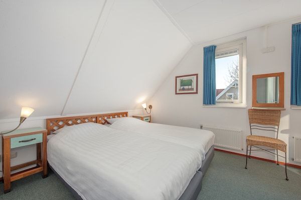 Slaapkamer - Landhuis in AquaStaete met Veranda in Bruinisse (3)