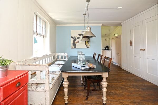 Eetkamer - Villa in Wieringer stijl met jacuzzi in Hippolytushoef (3)
