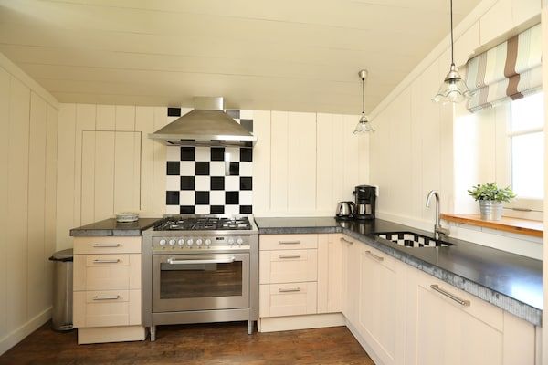 Keuken - Villa in Wieringer stijl met jacuzzi in Hippolytushoef (4)