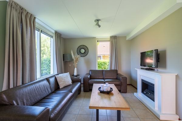 Woonkamer - Vakantiewoning in Andijk bij het IJsselmeer in Andijk (1)