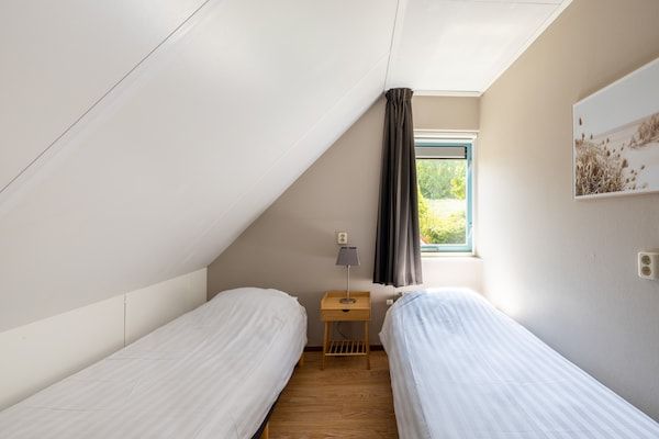 Slaapkamer - Vakantiewoning in Andijk bij het IJsselmeer in Andijk (5)