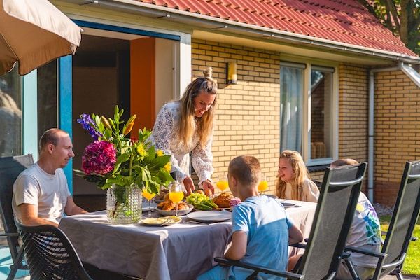 Eetkamer - Vakantiewoning in Andijk bij het IJsselmeer in Andijk (2)