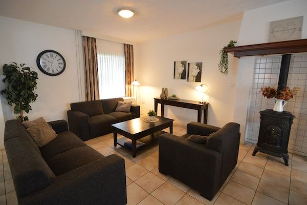 Woonkamer - Comfort en ontspanning in dit charmante herenhuis. in Valkenswaard (2)