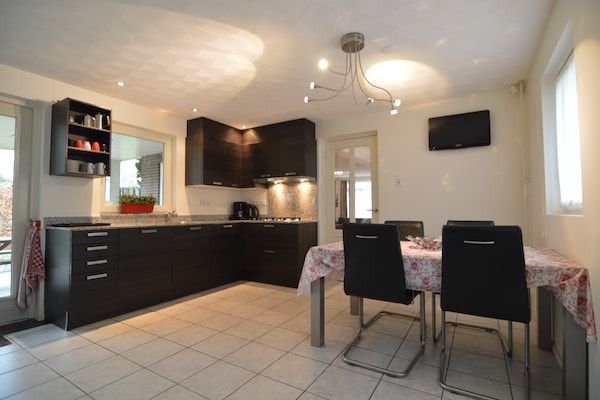 Keuken - Comfort en ontspanning in dit charmante herenhuis. in Valkenswaard (4)