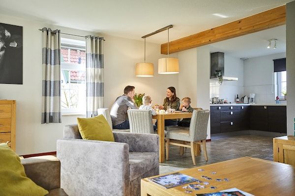 Eetkamer - Boerderij in Limburg met Subtropisch Zwembad in Roggel (3)