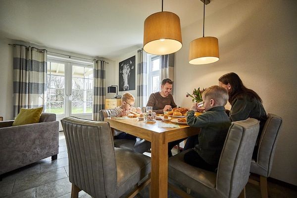 Eetkamer - Boerderij in Limburg bij Maasplassen in Roggel (3)
