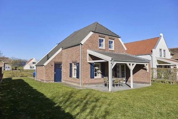 Buitenkant - Boerderij in Limburg met Sauna in Roggel (1)