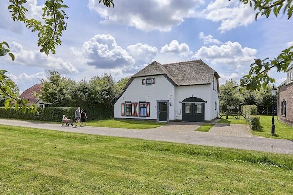 Buitenkant - Boerderij in Limburg bij Maasplassen in Roggel (1)