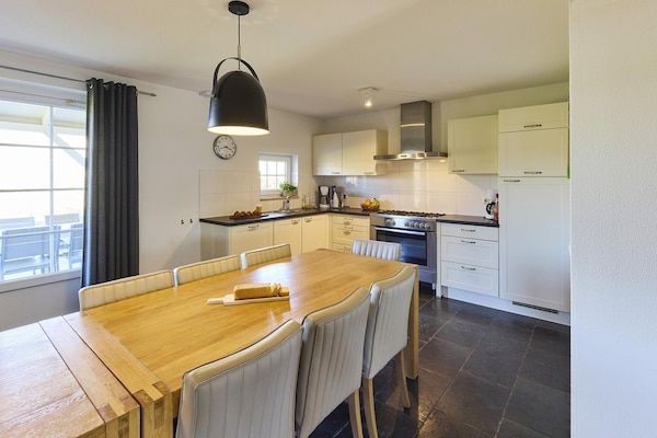 Eetkamer - Boerderij in Limburg bij Maasplassen in Roggel (3)