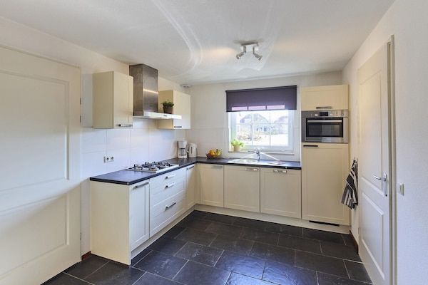 Keuken - Boerderij in Limburg met Sauna & Zwembad in Roggel (3)