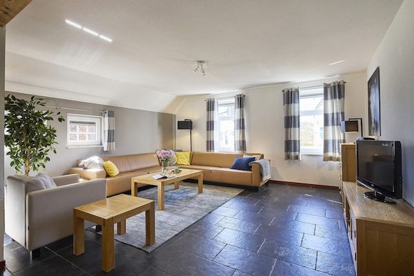Woonkamer - Boerderij in Limburg bij Subtropisch Zwembad in Roggel (2)