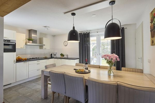 Eetkamer - Boerderij in Limburg met privé sauna in Roggel (3)