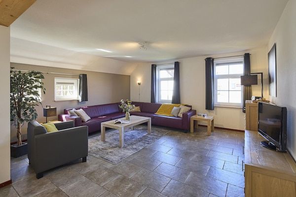 Woonkamer - Boerderij in Limburg met privé sauna in Roggel (2)