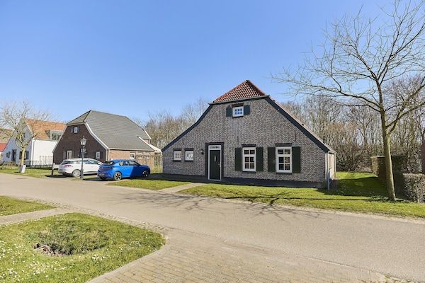 Buitenkant - Boerderij in Limburg met privé sauna in Roggel (1)