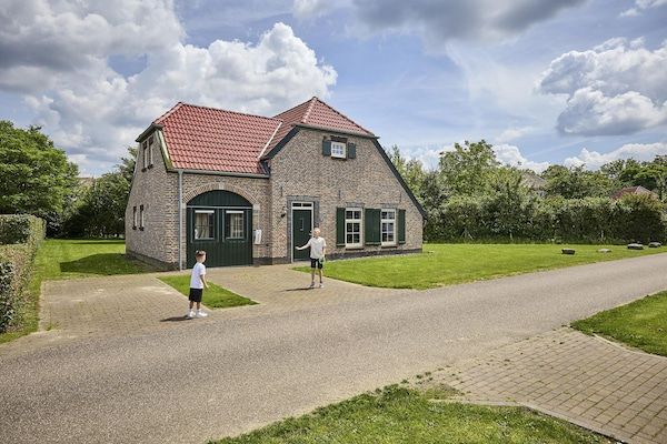 Buitenkant - Boerderij in Limburg met sauna in Roggel (1)