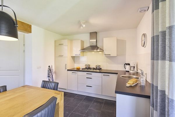 Keuken - Boerderij in Limburg bij Subtropisch Zwembad in Roggel (4)