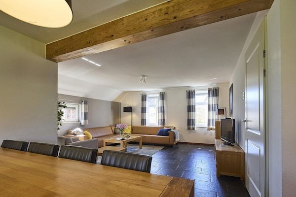 Eetkamer - Boerderij in Limburg bij Subtropisch Zwembad in Roggel (3)