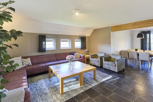 Woonkamer - Boerderij in Limburg bij Maasplassen in Roggel (2)