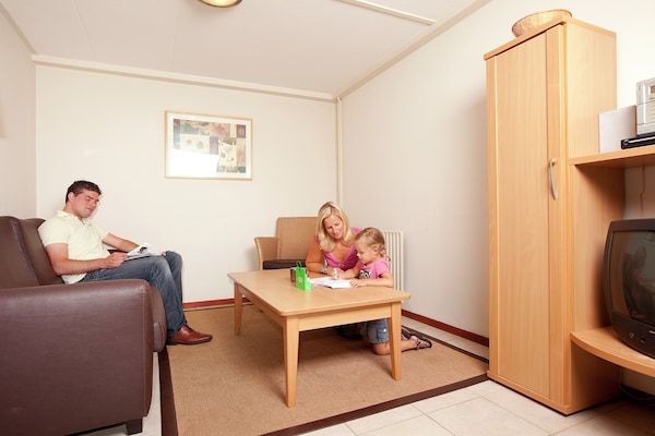 Woonkamer - Bungalow in Nederland met Privé Sauna in Kootwijk (2)