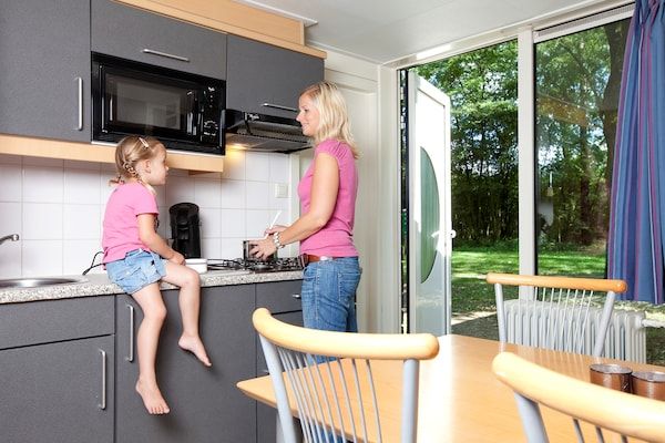 Keuken - Bungalow in Nederland met Sauna & Privacy in Kootwijk (2)