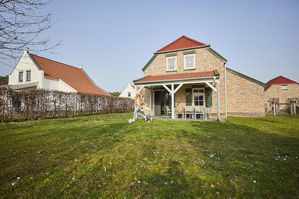 Tuin - Boerderij in Limburg met Sauna & Zwembad in Roggel (1)
