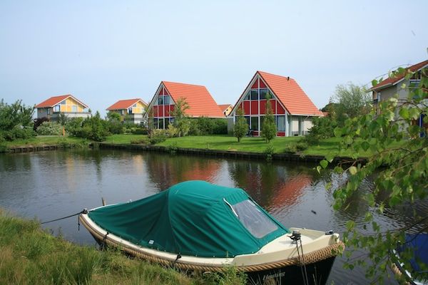 Buitenkant - Charmante villa aan het meer in Steendam (2)