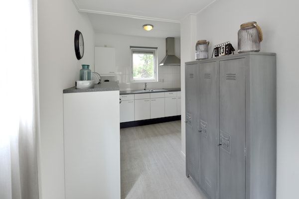 Keuken - Vakantiehuis in Steendam met tuin in Steendam (5)