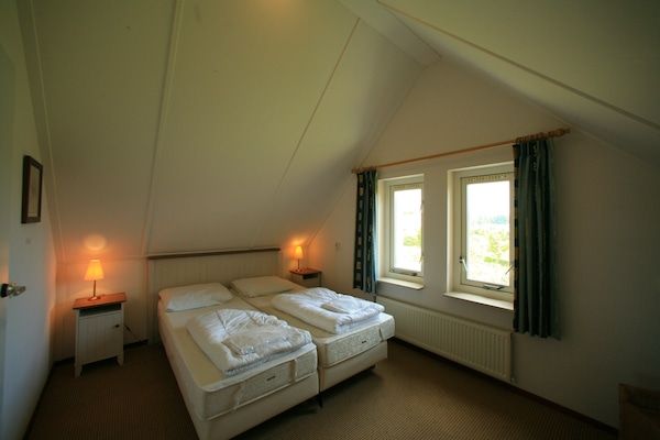 Slaapkamer - Huisdiervriendelijke villa in Park Ankeveen in Tynaarlo (4)