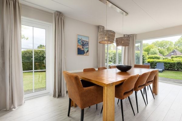 Eetkamer - Bungalow met jacuzzi, natuur in Eernewoud (5)