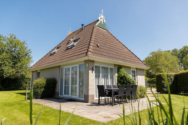 Buitenkant - Natuurbungalow met twee badkamers in Eernewoud (2)