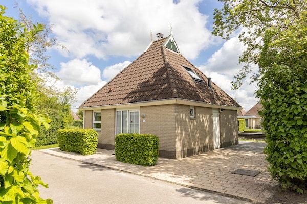 Buitenkant - Gezellige bungalow met terras in Eernewoud (2)