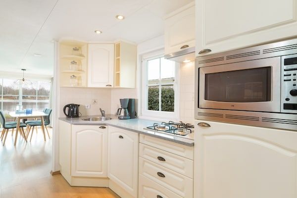 Keuken - Modern en Gezellig Chalet in Twente in Hoge Hexel (4)