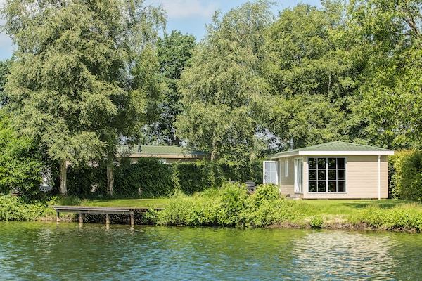 Buitenkant - Modern en Gezellig Chalet in Twente in Hoge Hexel (1)
