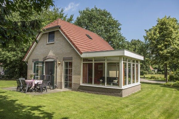Buitenkant - Vakantiehuis op park in Twente in Hoge Hexel (1)