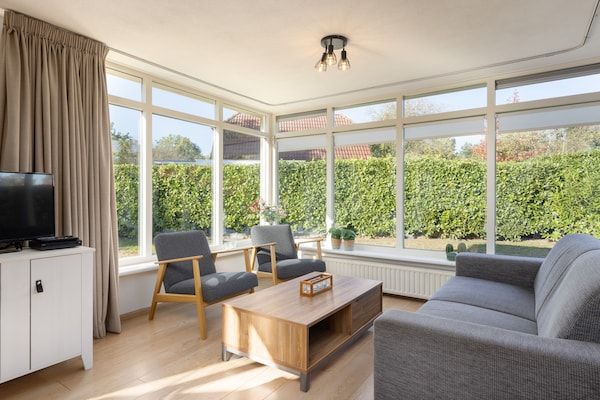 Woonkamer - Vakantiehuis op park in Twente in Hoge Hexel (2)