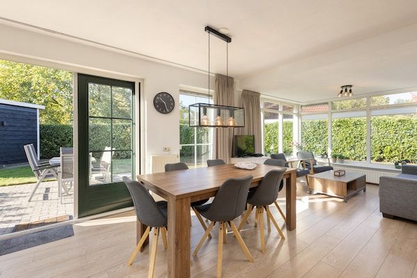 Eetkamer - Vakantiehuis op park in Twente in Hoge Hexel (3)