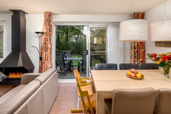 Eetkamer - Rustiek Vakantiehuis Vlakbij Drents in Hoogersmilde (5)