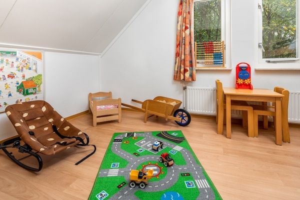 Woonkamer - Rustiek Vakantiehuis Vlakbij Drents in Hoogersmilde (4)