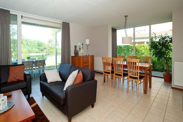 Woonkamer - Havenwoning met fantastisch uitzicht in Heel (4)