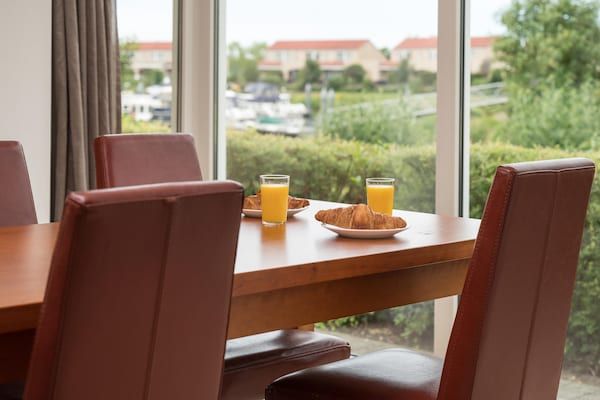 Eetkamer - Havenwoning met fantastisch uitzicht in Heel (5)