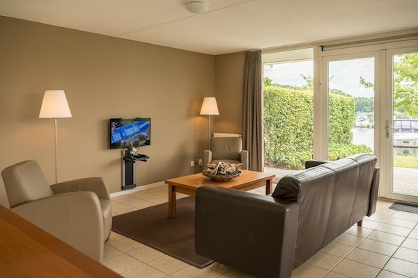 Woonkamer - Havenwoning met fantastisch uitzicht in Heel (3)